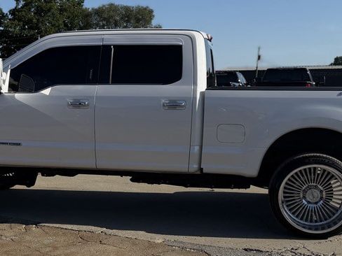 Used 2018 Ford F250 Platinum w/ Platinum Ultimate Package AWD/4WD image 1