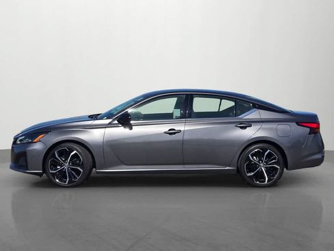 Used 2024 Nissan Altima 2.5 SR FWD image 3