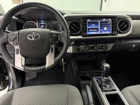 Used 2022 Toyota Tacoma SR5 w/ SR5 Appearance Package (SM) AWD/4WD image 32
