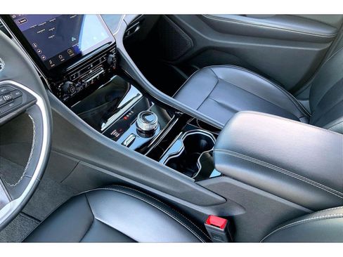 Used 2023 Jeep Grand Cherokee L Limited AWD/4WD image 16