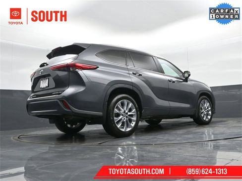 Used 2023 Toyota Highlander Limited image 32
