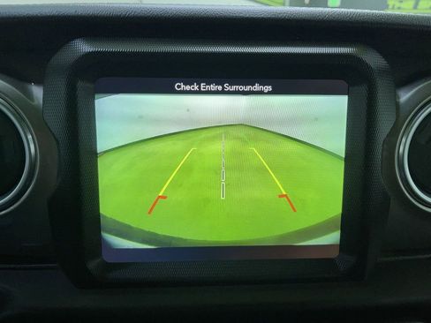 Used 2018 Jeep Wrangler Unlimited Sahara image 22