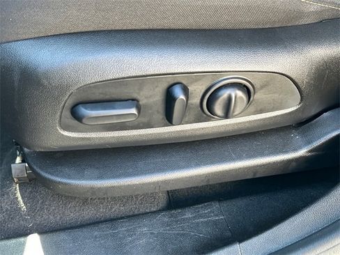 Used 2021 Chevrolet Equinox LT image 16