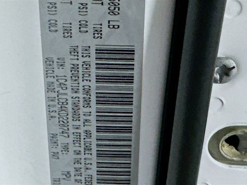 Used 2019 Jeep Cherokee Latitude w/ Popular Appearance Group image 12