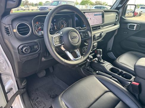 Used 2024 Jeep Wrangler Unlimited Sahara w/ Technology Group AWD/4WD image 13