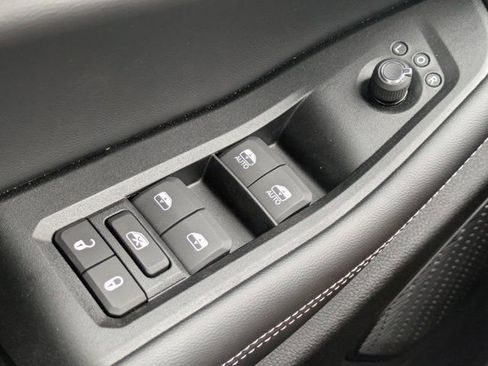 New 2025 Jeep Grand Cherokee Limited w/ Black Appearance Package image 21