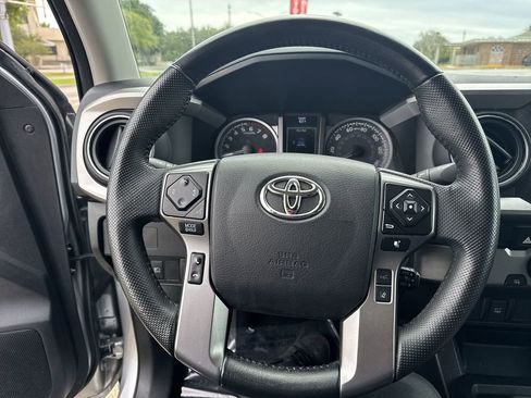Used 2022 Toyota Tacoma SR5 RWD image 16