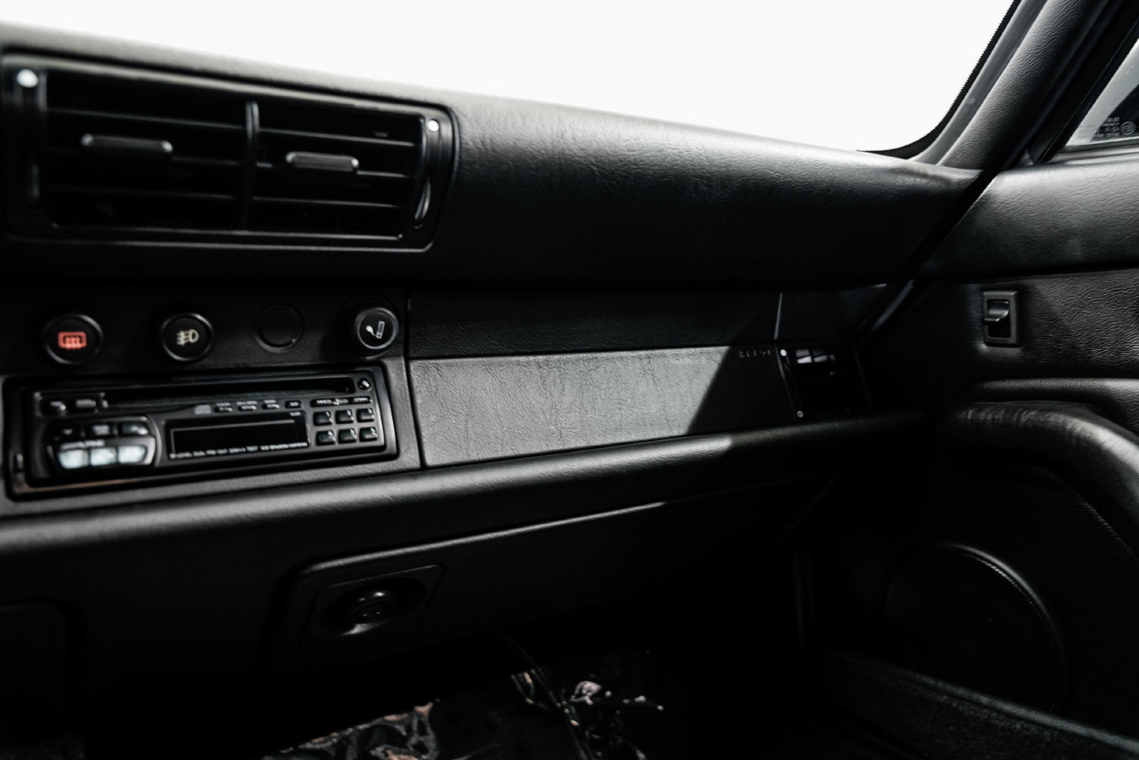 Used 1995 Porsche 911 Carrera RWD image 16