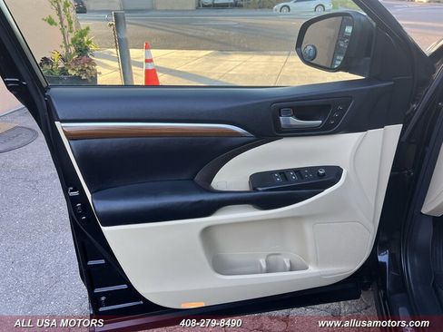 Used 2017 Toyota Highlander Limited image 17
