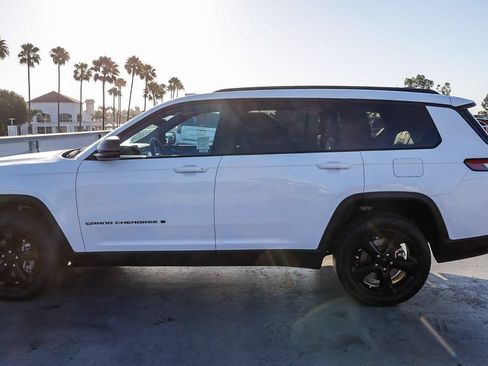 Used 2023 Jeep Grand Cherokee L Laredo AWD/4WD image 14