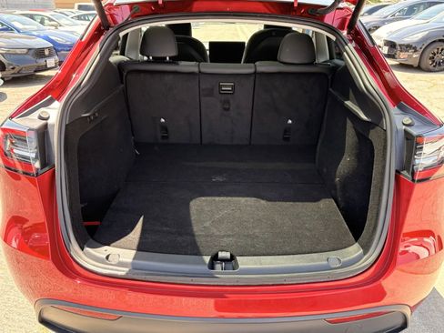 Used 2024 Tesla Model Y 2WD image 8