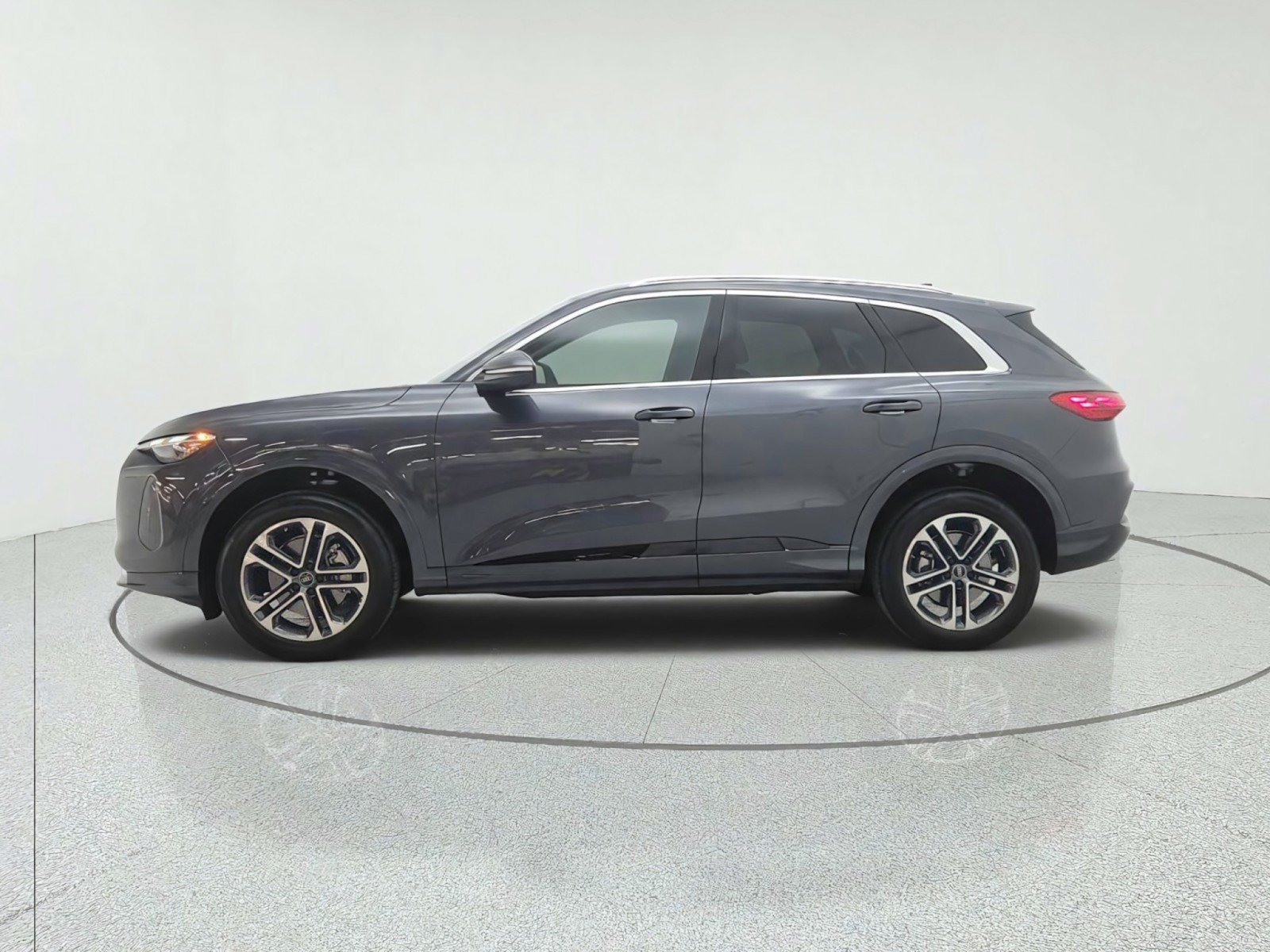 Used 2025 Audi Q5 Premium AWD/4WD image 8