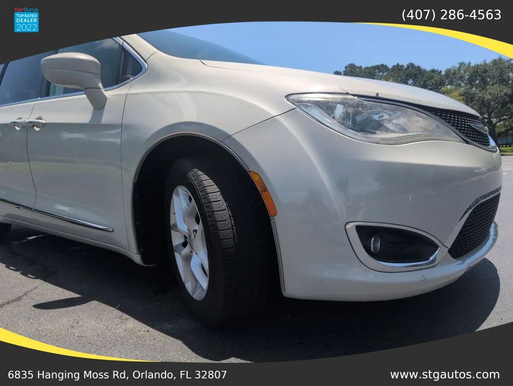 Used 2017 Chrysler Pacifica Touring-L Plus FWD image 9