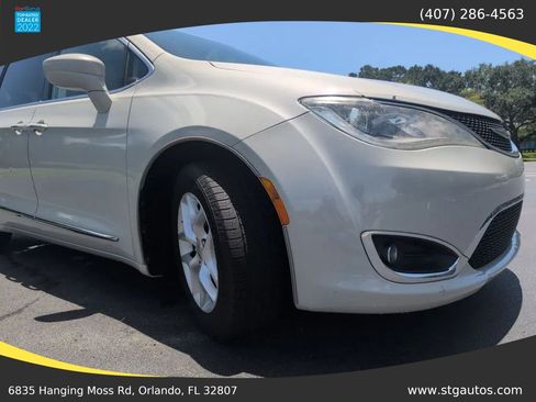 Used 2017 Chrysler Pacifica Touring-L Plus FWD image 9