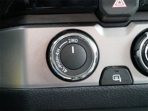 Used 2016 Toyota Tacoma SR5 image 21