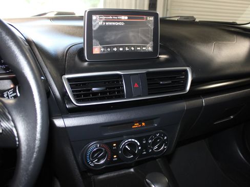 Used 2016 MAZDA MAZDA3 i Sport w/ Preferred Equipment Package FWD image 15
