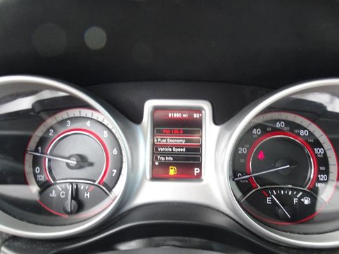 Used 2018 Dodge Journey SE image 23