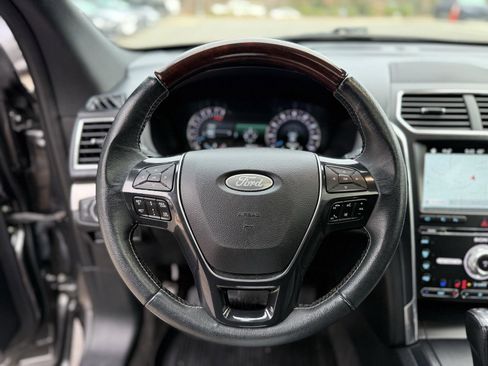 Used 2018 Ford Explorer Platinum image 36