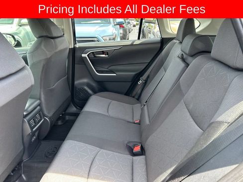 Used 2025 Toyota RAV4 XLE AWD/4WD image 12