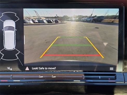 Used 2024 Volkswagen Atlas SE w/ Panoramic Sunroof Package image 16