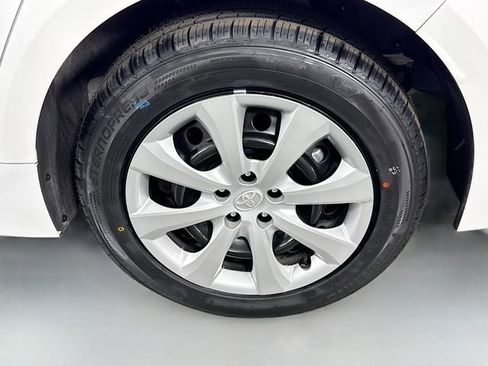 Certified 2024 Toyota Corolla LE image 28