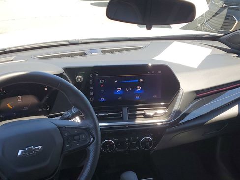 Used 2025 Chevrolet Trax RS w/ Sunroof Package FWD image 28