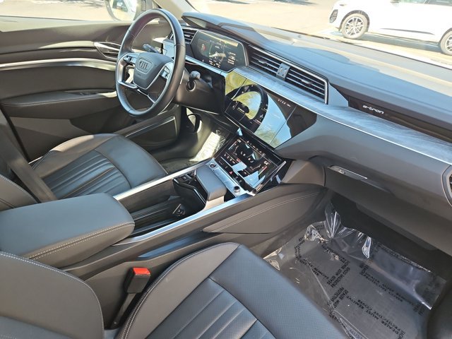 Used 2024 Audi Q8 e-tron Premium Plus w/ Premium Plus Package AWD/4WD image 27