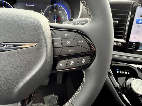 New 2026 Chrysler Pacifica Select AWD/4WD image 29