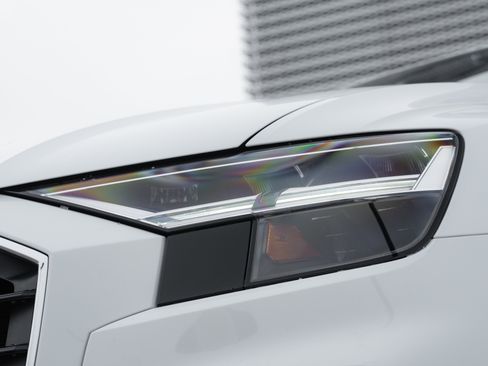 Used 2022 Audi Q8 Premium Plus w/ Premium Plus Package image 38