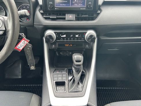 Used 2022 Toyota RAV4 LE AWD/4WD image 15