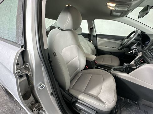 Used 2017 Hyundai Elantra SE image 27