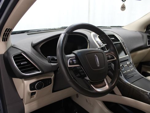 Used 2019 Lincoln Nautilus Reserve AWD/4WD image 12