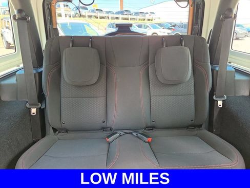 Used 2021 Jeep Wrangler Rubicon w/ Cold Weather Group AWD/4WD image 13