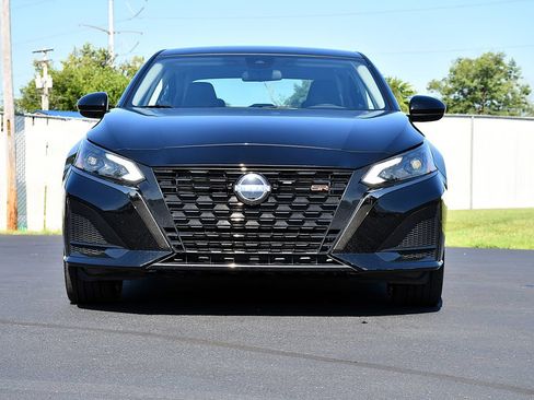 Used 2024 Nissan Altima 2.5 SR AWD/4WD image 2