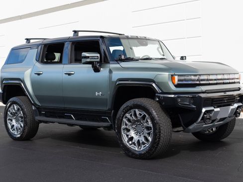 Used 2024 GMC Hummer EV 3X w/ LPO, Illumination Package image 4