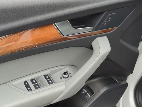 Used 2023 Audi Q5 e Premium image 11