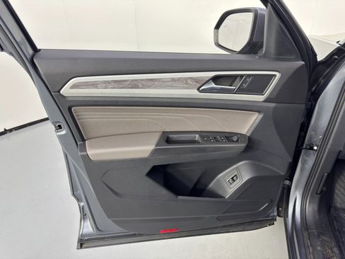 Used 2023 Volkswagen Atlas Cross Sport SE w/ Black Wheel Package image 39