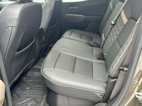 Used 2024 GMC Canyon Denali image 13