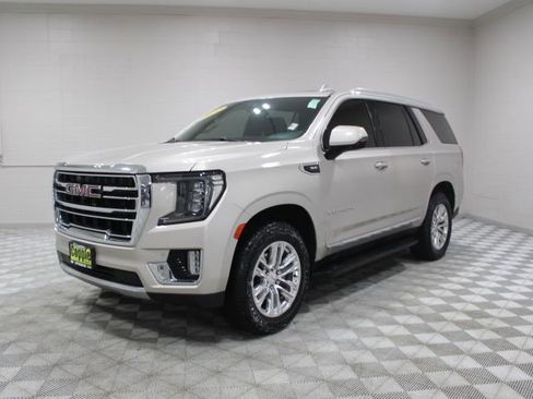 Used 2022 GMC Yukon SLT w/ SLT Premium Package image 8
