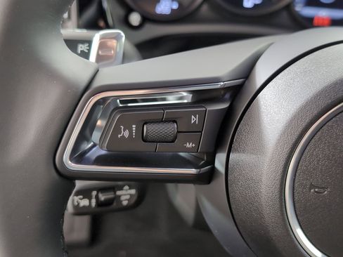 Used 2025 Porsche Macan image 21