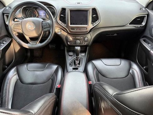 Used 2019 Jeep Cherokee Trailhawk w/ Cold Weather Group image 13