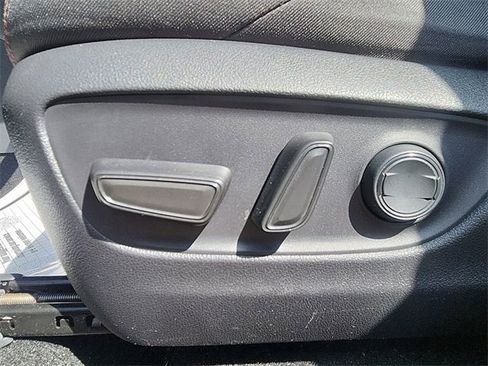 Used 2021 Toyota RAV4 SE image 12