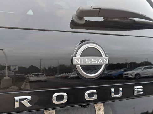 Used 2023 Nissan Rogue SV AWD/4WD image 12