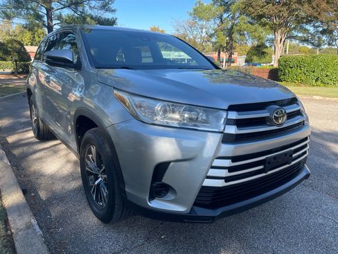 Used 2019 Toyota Highlander LE image 7