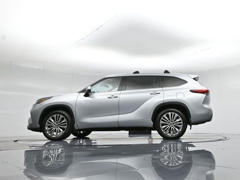 Used 2022 Toyota Highlander Platinum image 64