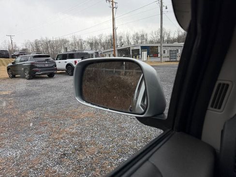 Used 2019 Nissan Frontier PRO-4X image 10