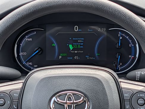 Used 2025 Toyota RAV4 XLE AWD/4WD image 20