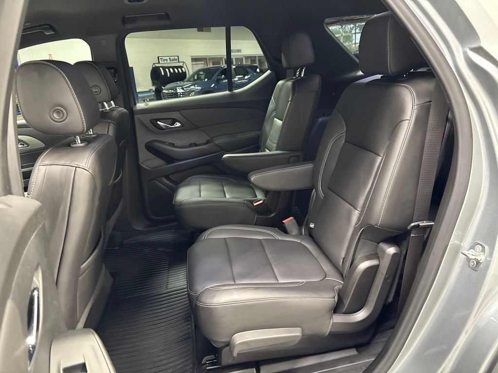 Used 2023 Chevrolet Traverse LT w/ LT Premium Package AWD/4WD image 42