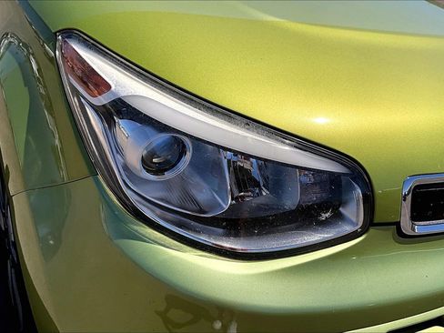 Used 2015 Kia Soul ! FWD image 25