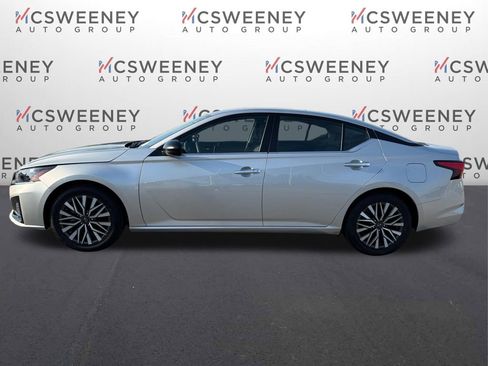 Used 2025 Nissan Altima 2.5 SV image 2